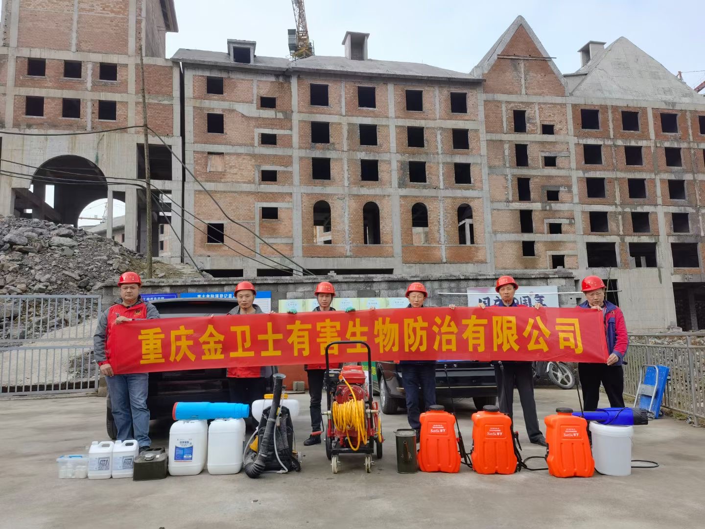 重慶陽光童年旅游景區(qū)，瑞士驛站白蟻防治施工現(xiàn)場